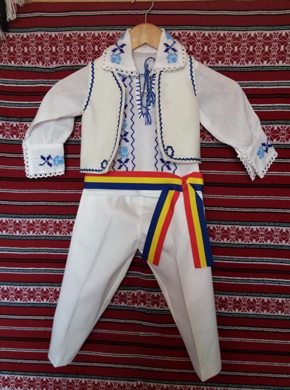 Costum popular baietei 02