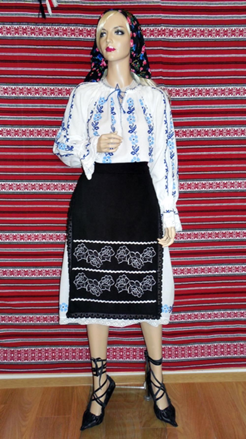 Costum popular femei 0031