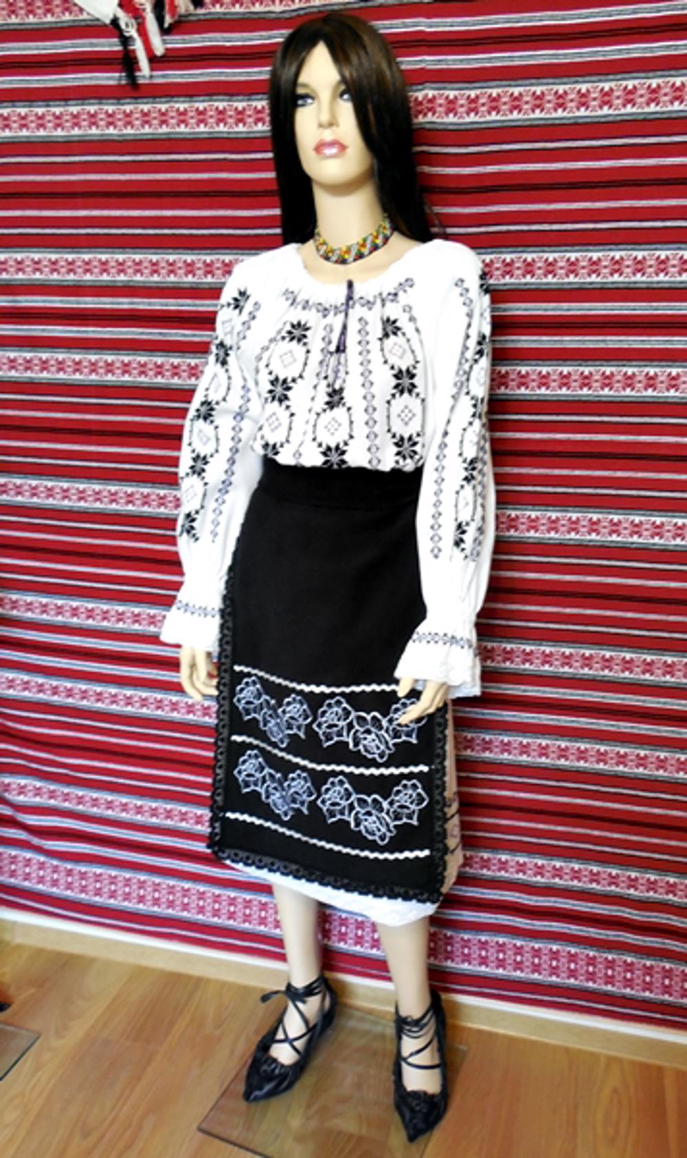 Costum popular femei 0035