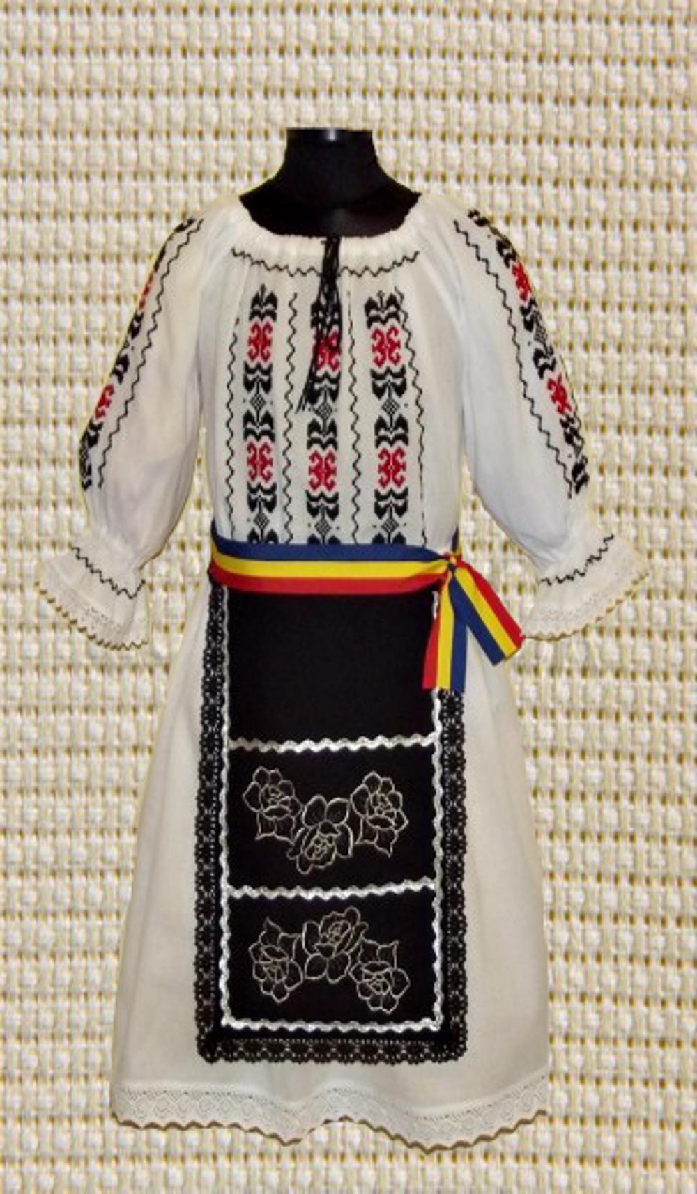 Costum Popular Sandra